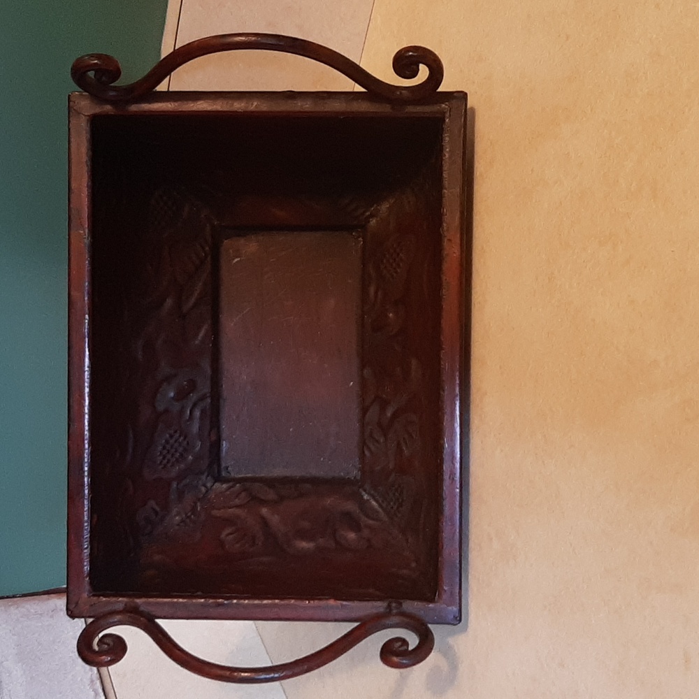 Pretty Metal Planter/Container - Picture 4 of 4